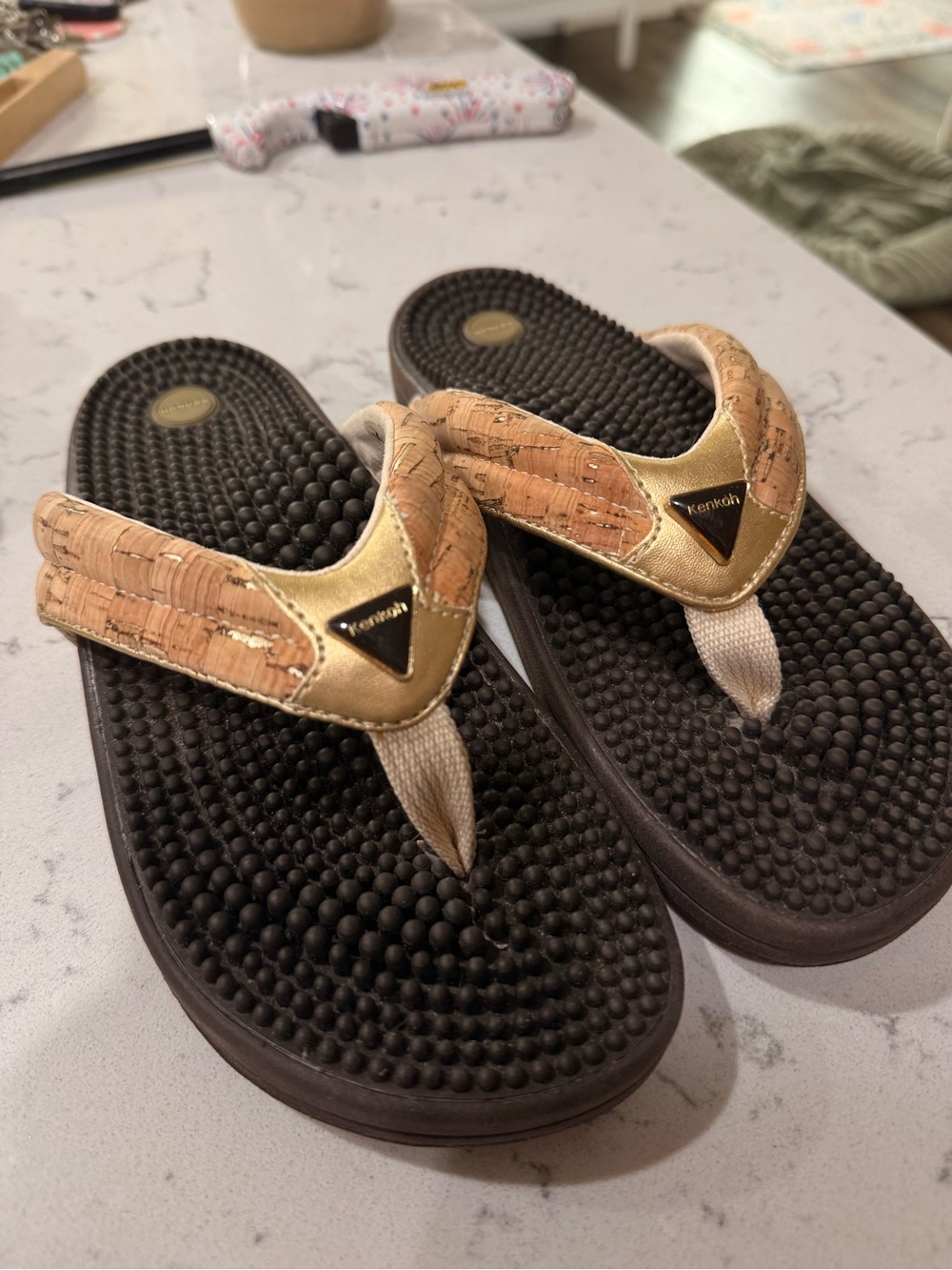 Kenkoh Brown Massage Flip Flop Sandals with Cork-Style Straps Size 7/24cm